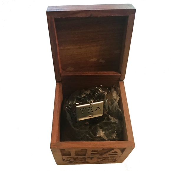 Hand Carved Rosewood Tea Caddy - Picture 4 of 4